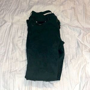 Soft green jeans 💚